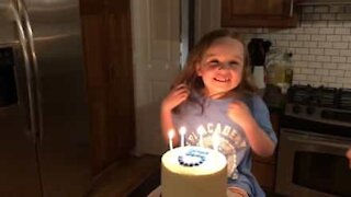 Bambina festeggia il suo compleanno in modo inaspettato