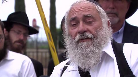 Rabbi speaks after Poway synagogue shooting
