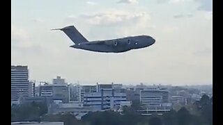 C-17 Flying SUPER LOW Through Brisbane