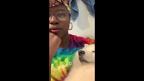 This woman's "assistant" falls asleep on the job