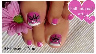 Pink and silver 'beads' effect toenail art