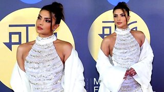 Priyanka Chopra Dazzles At The Red Carpet Of Jio Mami Mumbai Film Festival 😍🔥📸