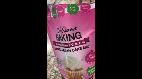 Keto Friendly Vanilla Bean Cupcakes Recipe (4 Net carb)