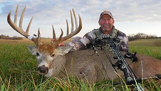 Perfect Shot on the Buck of a LIFETIME! Bowhunting Illinois