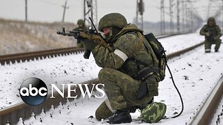 Russian forces encircle Bakhmut but Ukraine vows to not retreat | ABCNL