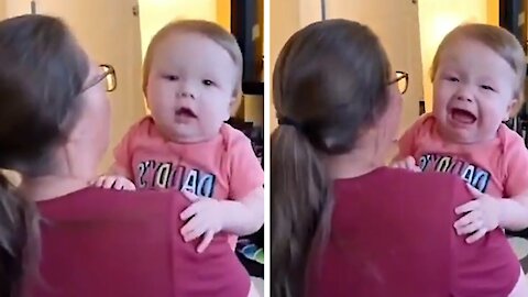 Mom playing bouncing with her baby, but when the scolding to the baby starts to cry