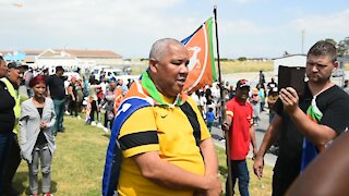 SOUTH AFRICA - Cape Town - Silversands and Mfuleni residents clash over school(Video) (YdG)