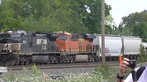 Norfolk Southern Manifest Mixed Freight Train with BNSF from Berea, Ohio August 12, 2023
