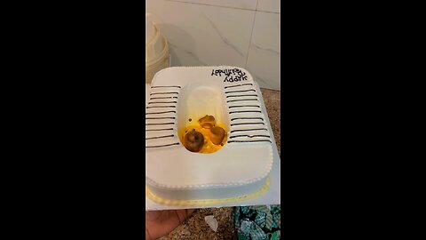 how to make a toilet cake | gatar cake design | potty cake | bathroom cake #shorts