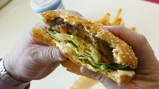 Majority Of Top US Burger Chains Fail Antibiotics Report Card