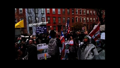 🇺🇲🚨 Protesters in New York Surround The Corrupt Mayor's House And Chant "We Outside, We Outside"