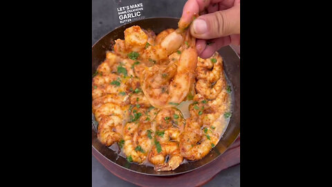 "Sizzling Smoked Garlic Butter Shrimp: A Mouthwatering Delight"