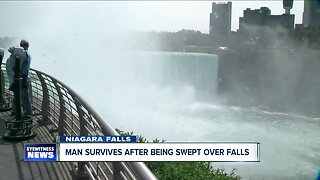 Man survives plunge over Horseshoe Falls