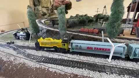 Yellow Train Models With 4 Oil Hoppers