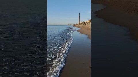 VLOG - MORNING WALKING ON THE BEACH - HUELIN - MALAGA - SPAIN - RELAXING SOUNDS OF THE OCEAN #shorts