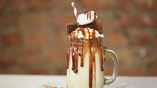 How to make a gooey caramel freakshake