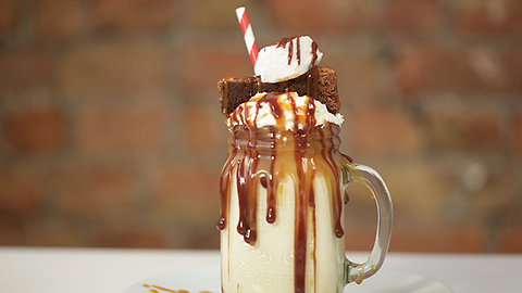 How to make a gooey caramel freakshake