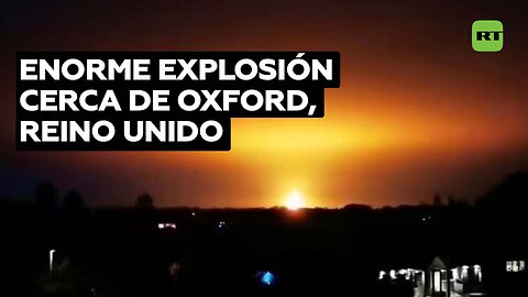 Una enorme bola de fuego ilumina el cielo tras una explosión en el Reino Unido