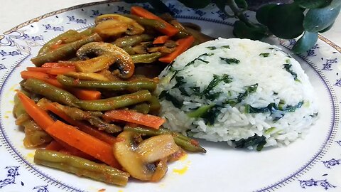 Recipe for rice and stew - green beans and mushrooms, a delicious meal