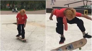 Skater realizza acrobazie mai viste prima!