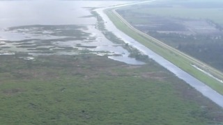 Gov. Scott visits Herbert Hoover Dike on Lake Okeechobee