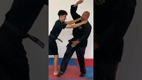 Self-Defense Neck Choke😱😳🥋 #martialart #capoeira #youtubeshorts #mma #viralshort #ytshorts #viral