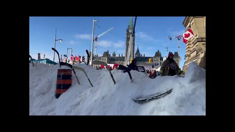 🇨🇦 Canadians Are Creating Snow Barriers Riddled With Hockey Sticks Around Parliament