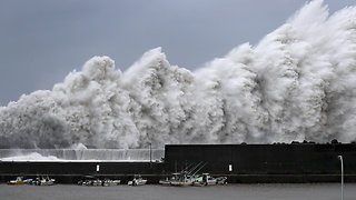 Typhoon Jebi hits Japan