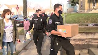 Racine police deliver free Thanksgiving meals