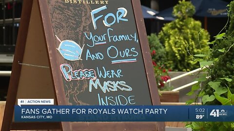 Fans gather for Royals watch party at Power & Light