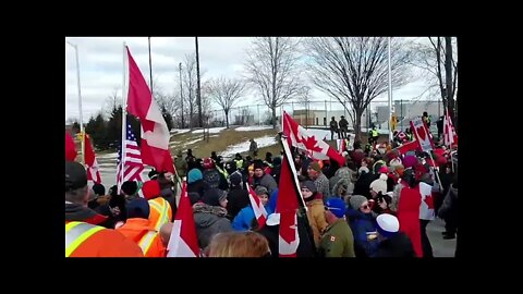 🇨🇦 Canadians Still Gathering At Ambassador Bridge (Heavy Police Presence)