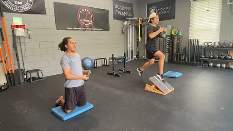 Workout Wednesday: KB Superset Diagonal Rotations Low to High 1b-Slant Board High Pull to Lunge Drop