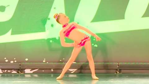 9-year-old girl delivers amazing jazz dance solo
