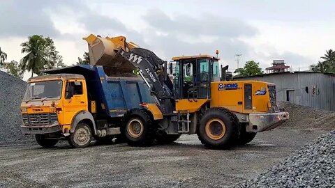 Amazing Dump Truck Stone Loading with a Xcmg Wheel Loader Zl50gn!
