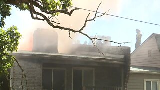 Kansas City, Missouri, firefighters battle apartment fire