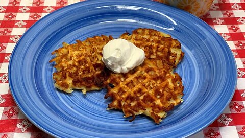 LATKE WAFFLES!! A CLASSIC WITH A TWIST!! A REALLY RETRO HOLIDAY!!