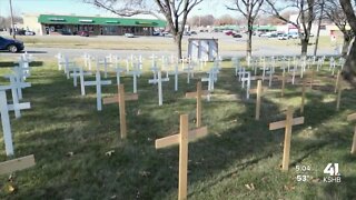 Kansas City church honors homicide victims with cross display