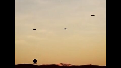 VIDEO FOOTAGE SHOWING THREE UFOs🛸🛩️FLYING ACROSS THE SKY🛸🛩️🛸💫