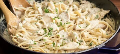 Chicken Fettuccine Alfredo Recipe - Easy Dinner