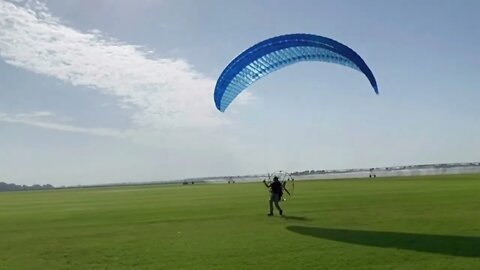 How to fly a paramotor- watch as a student learns how to take their first solo flight June 18, 2022