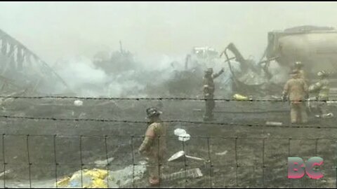 Dust storm causes fatal 60-car pileup in Illinois