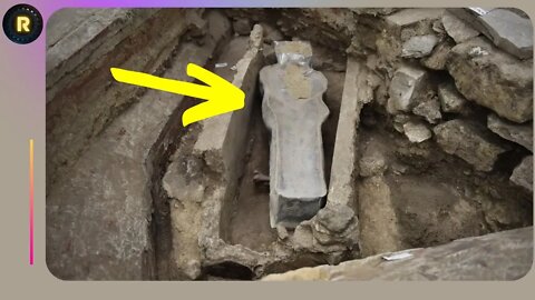 Un sarcophage de plomb découvert dans la cathédrale Notre Dame de Paris sera bientôt ouvert #shorts