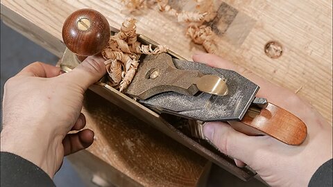 How to Use a Hand Plane (The Correct Method)