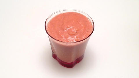 Comment faire un smoothie aux fraises et a la Peche en 1 minute