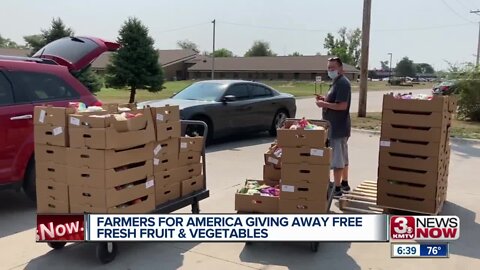 Farmers for America giving away free fresh fruit, vegetables