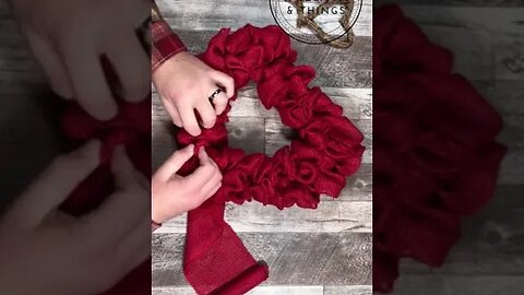 Valentine's Day Burlap Wreath - Shorts - Valentine's Day Easy DIY