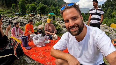 Local family invites me up to the mountains in Kashmir