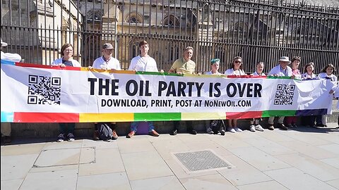 Scientists of Just Stop Oil outside Houses of Parliament