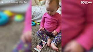 Bebé emociona-se a ver um vídeo dela com o pai 1