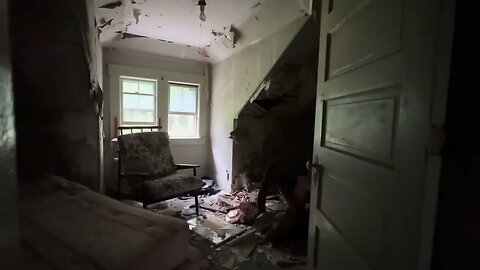 Exploring an Abandon House in New Hampshire